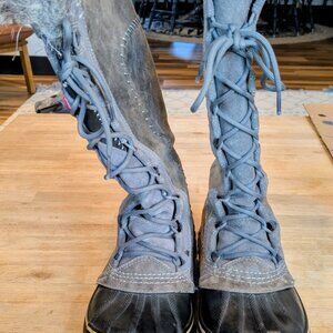 Women's Size 8 Sorel Winter Boots - Fur lined